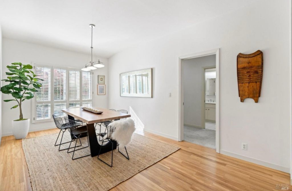 Staged dining room with modern furniture and stylish decor, ideal for home sales in the Bay Area